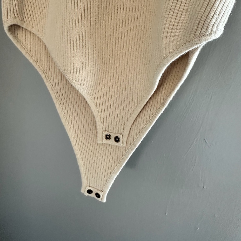 Elegant Beige Ribbed Polo Blouse - Picture 6 of 6